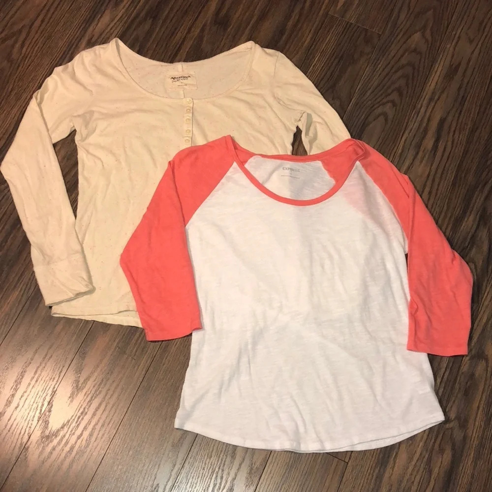 🌻5/$25🌻2 Long Sleeved T-Shirts LARGE